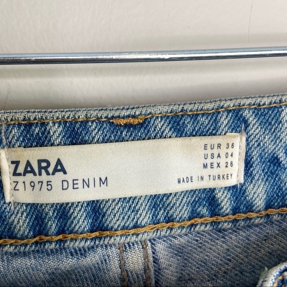 Like new Zara distressed blue jeans size 4 - Picture 3 of 11